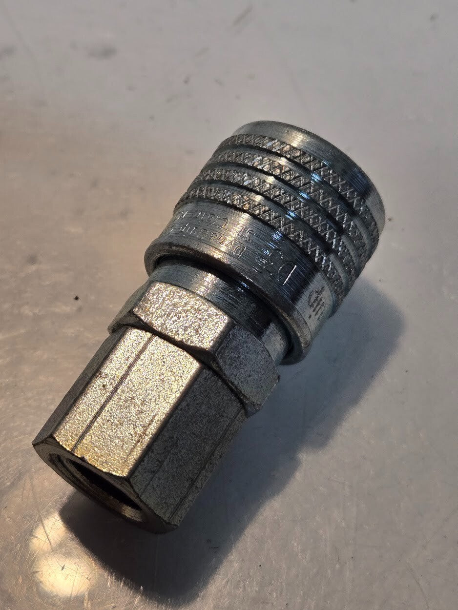 10 Quantity of Dynaquip D3 1/4" Pnuematic Quick Connect Couplings (10 Quantity)