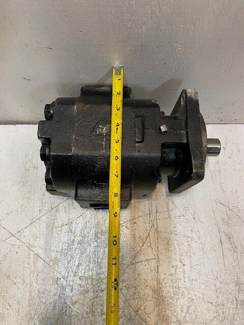 Hydraulic Gear Motor Pump YA1603 2-1/4" 32mm Shaft 14mm Holes