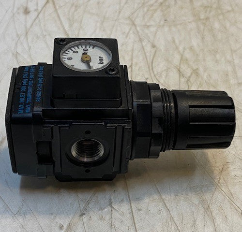 WILKERSON R08-C2-F0G0 PNEUMATIC AIR FILTER PRESSURE REGULATOR ASSEMBLY