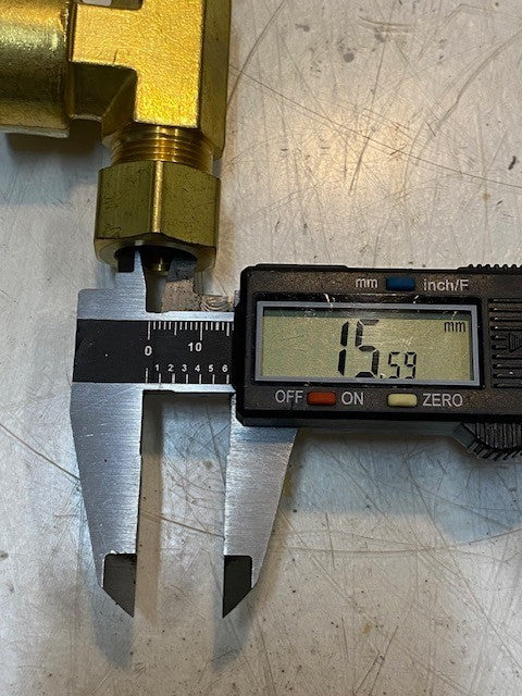 4 Qty of Ecolab Compression Tee Fittings TEE BR 5/8 x 1/8 FNPT BRS PK (4 Qty)