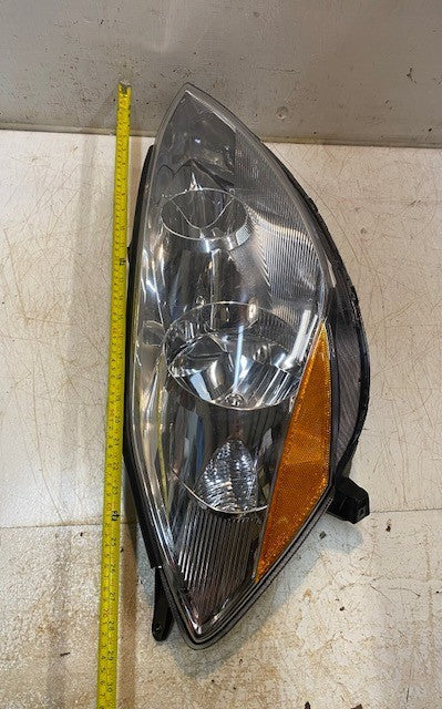 STANLEY LEFT FRONT HEADLIGHT P/N 9216908100 FOR TOYOTA SIENNA 9216962600