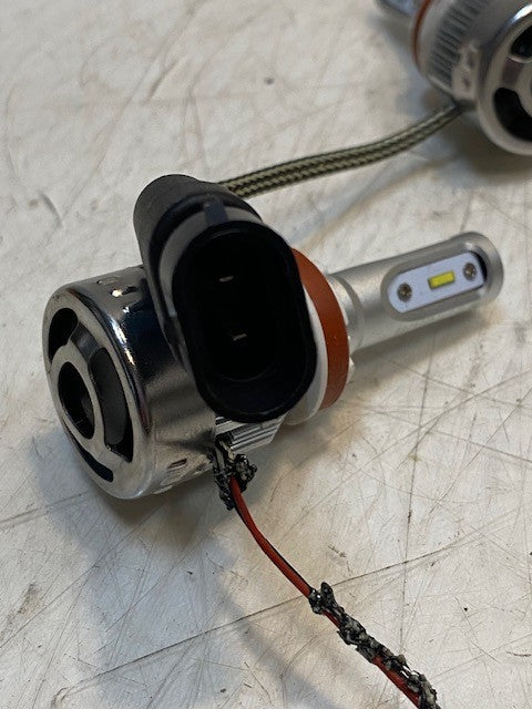 2 Quantity of LED Headlight Bulbs UNV-18-S-11-Cd00285 (2 Quantity)