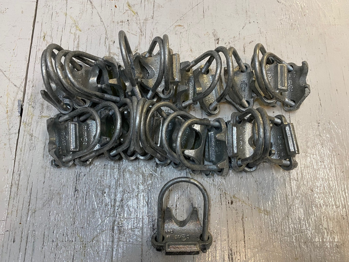 25 Garvin 1-1/2" Right Angle Conduit Clamps (25 qty)