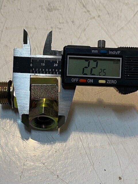 11 Quantity of 90 Degree Hydraulic Swivel Adapters 48mm L 39mm W 19mm Thread