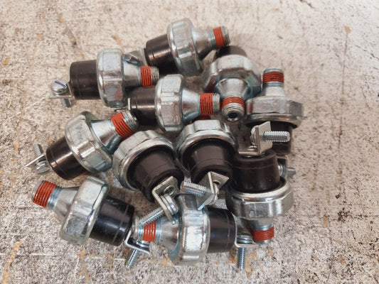 12 Quantity of Pressure Switches 70NC374 (12 Qty)