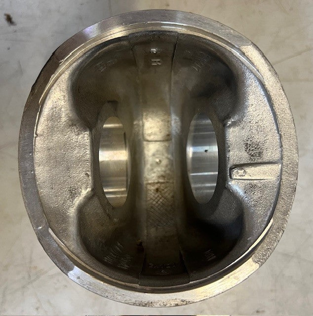 Cummins Engine Piston 3923163 OEM Replacement With Cylinder Liner Heavy Duty
