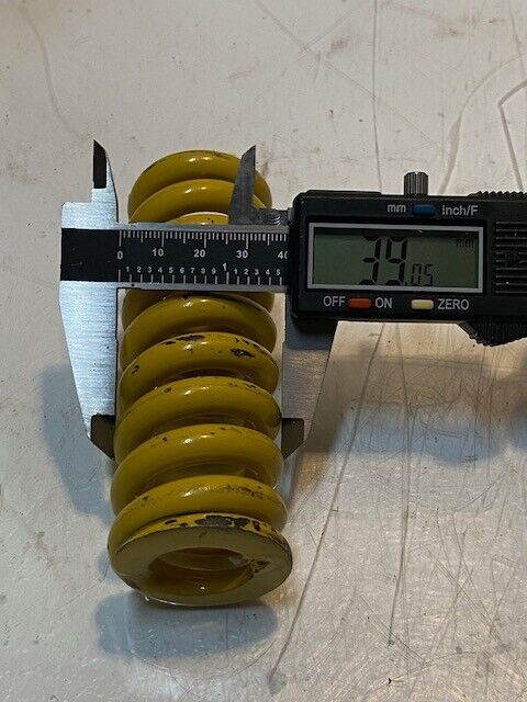 New Holland 611055 Yellow Spring Part 4-3/8" H 39mm OD