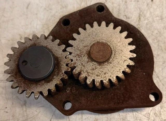 Diesel Engine Oil Pump Cast Metal With Two Drive Gears Heavy Equipment Motor
