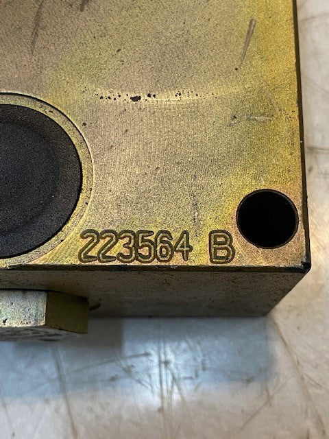Sauer Danfoss Bobcat Valve 2310-7, 223564 B, CP12548, AE0910A, AE0410C