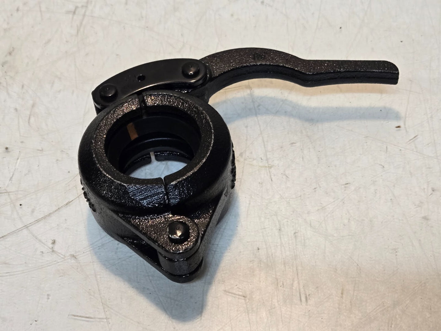 Shurjoint Black Hinged Lever Grooved Coupling G28 | 1-1/2" | 1-1/2"/48.3