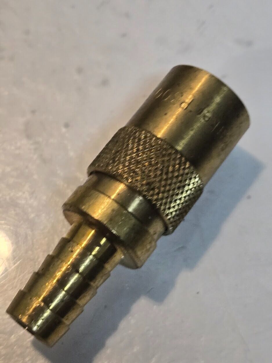 8 Quantity of Parker P300 Series 3/8" Quick Couplings 3/8" Hose Barb (8 Qty)